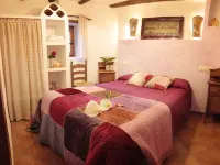 Romantic House for 2 or 4 People with Jacuzzi Hotels in Laroya
