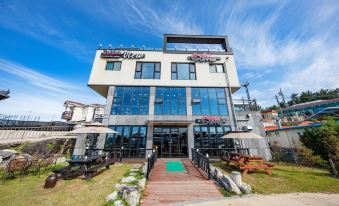 Donghae Goldenview Pension