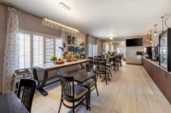 เบสท์เวสเทิร์น คันทรีอินน์ โรงแรมในเทเมคูลา