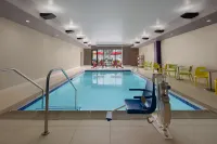 Home2 Suites des Moines at Drake University - Pools