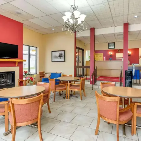 Super 8 by Wyndham Perrysburg/Toledo
