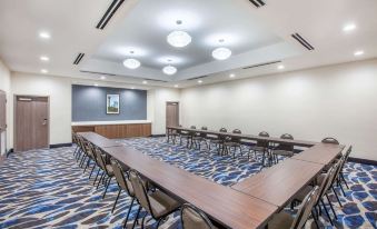 La Quinta Inn & Suites by Wyndham Dallas Duncanville