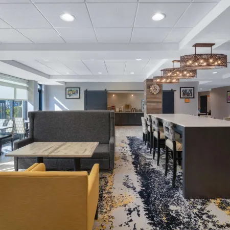 La Quinta Inn & Suites by Wyndham Raleigh Downtown North