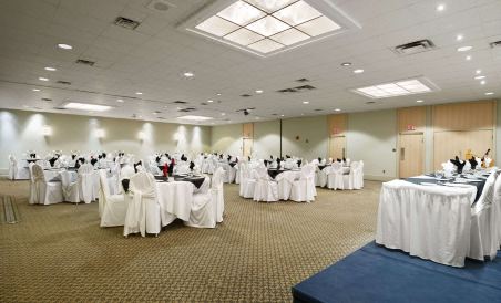Ramada by Wyndham Trenton - Housity