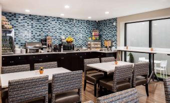 La Quinta Inn and Suites by Wyndham Long Island City