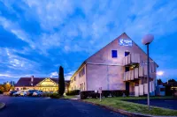 Comfort Hotel Etampes - พร้อมWifi