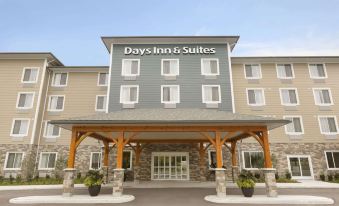 Days Inn & Suites by Wyndham Lindsay