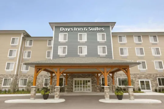 Days Inn & Suites by Wyndham Lindsay