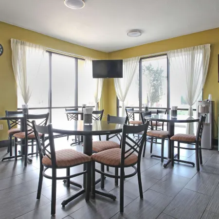 Econo Lodge Hillsboro I-35