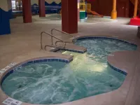 Holiday Inn 奧馬哈市中心 - 機場 - 浴缸