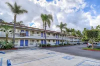 Motel 6 Chino, CA - Los Angeles Ontario - parking