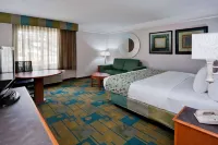 La Quinta Inn & Suites by Wyndham USF (Near Busch Gardens)