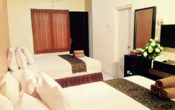 Tirta Kencana Hotel & Garden Resto