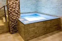 The Proud Hotel Al Khobar - Hot Tub