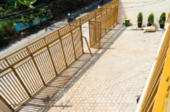 RedDoorz Near Cipinang Indah Mall Hotels near Krisnadwipayana University