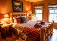 RoosterComb Inn Hotels in Keene