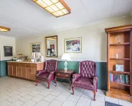 Econo Lodge Inn & Suites Airport