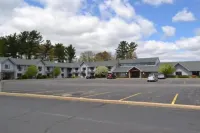 Cobblestone Hotel & Suites - Wisconsin Rapids - parking