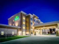 La Quinta Inn & Suites by Wyndham Grand Forks Отели рядом с достопримечательностью «Clinical Neuroscience Department»