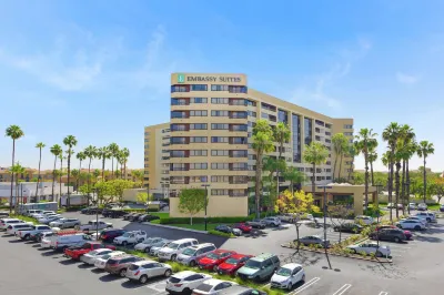 Embassy Suites by Hilton Anaheim Orange Các khách sạn gần Hilbert Museum of California Art