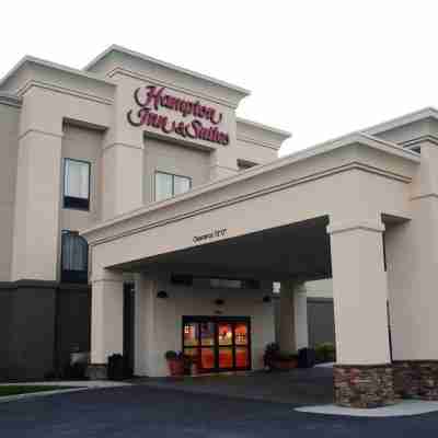 Hampton Inn & Suites New Hartford Hotel Exterior