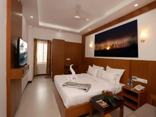 The Acacia Hotel Отели в г. Тируппур