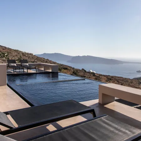 Nimbus Santorini Отели рядом с достопримечательностью «Пляж мыса Колумбо»