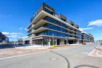 Dockside 3 Kingston Act Hotel dekat Greek Orthodox Church of St Nicholas