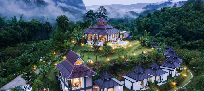 เมจิคอล เมาน์เทนวิว รีสอร์ท โรงแรมในอำเภอ พนม