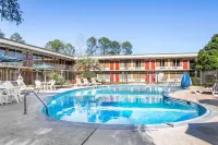 Quality Inn Americus - Kolam Renang