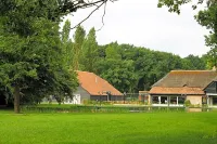 Schaluinenhoeve Hotels near Parc de Kievit