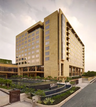 Hyatt Regency Pune Отели рядом с достопримечательностью «Шанивар Уода Форт»