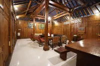 Warmo Cottage Hotels in Purworejo