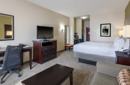 Holiday Inn Express & Suites DALLAS W - I-30 COCKRELL HILL by IHG Hotel berhampiran The Kessler Theater