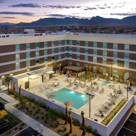 Home2 Suites by Hilton Las Vegas Northwest Отели рядом с достопримечательностью «Поле для диск-гольфа Mountain Crest Disc»