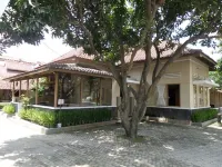Ndalem Suratin Guesthouse Hoteles en Jetis