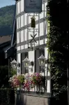Landidyll Hotel Haus Hochstein Отели в г. Мешеде