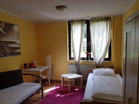 Nauwieser Apartments Отели рядом с достопримечательностью «Университет Саара»