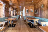 Hotel B&B Feldmessner - فطور