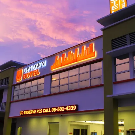 Uptown Hotel Seremban Отели рядом с достопримечательностью «Парк с озером»