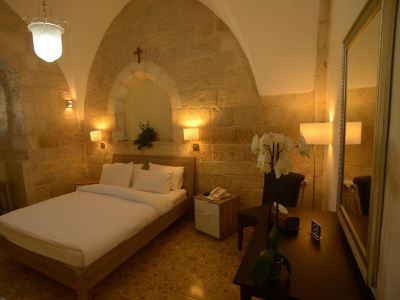 Standard Double Room St. George’s Cathedral Pilgrim Guesthouse – Jerusalem Photo