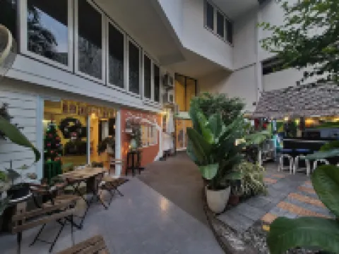 โฮม 16 โรงแรมใกล้เอฟวายไอ เซ็นเตอร์