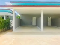 Valee Home & Food Hotels in Ban Na