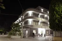 Hotel Adria 알바아드리안티카 호텔
