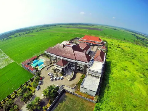 Regina Hotel Pemalang Hotels in Taman