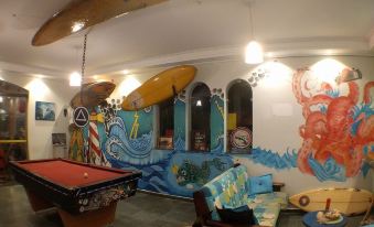 Curvao Surf House