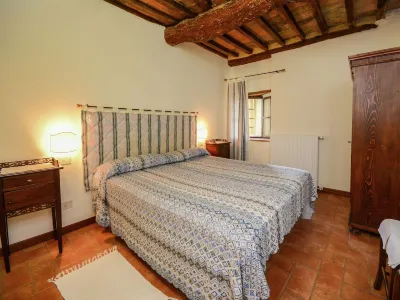 Stunning Holiday Home in Umbria with Hot Tub Hoteles cerca de Chiesa Romanica di Prine