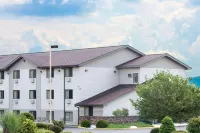 Super 8 by Wyndham Altoona Hotels in Altoona