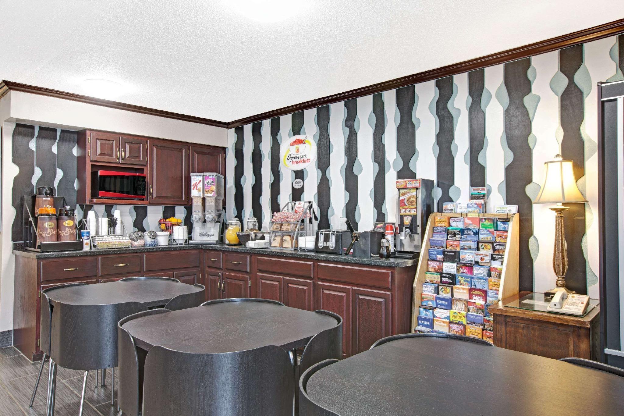 Super 8 by Wyndham Baltimore/Essex Area Hotels in Rossville