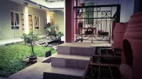 PoLaz (Bed 'n Brew) Hotel di Bogor Utara